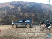 Aksi Offroad Jokowi di Kalimantan Sampai Pemakzulan Trump