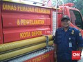 Tanggung Jawab dan Uji Nyali Petugas Damkar Hadapi Kobra