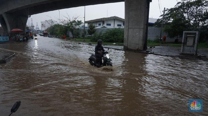 Genangan air merendam Kawasan Koja, Jakarta Utara, Selasa (17/12/2019).