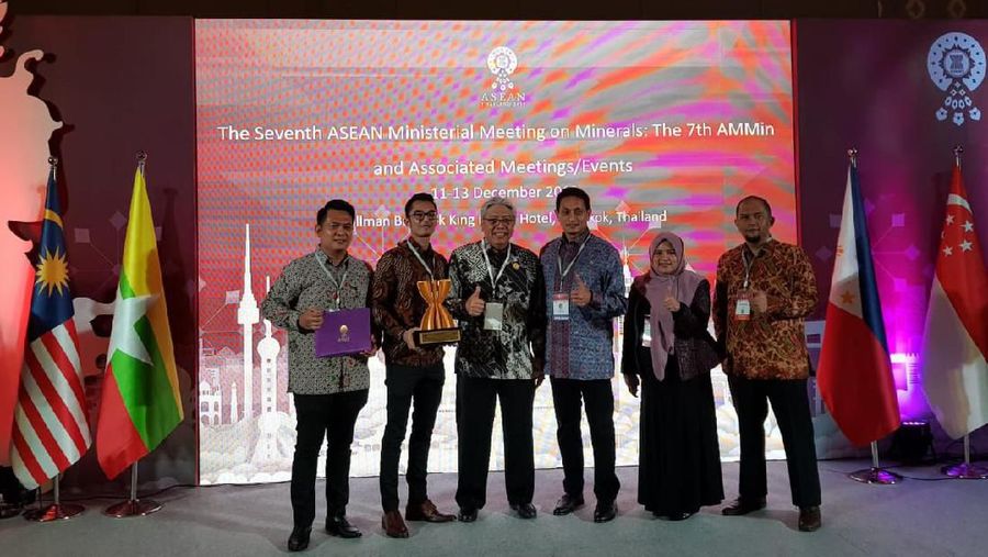 Antam meraih Juara 1 atas Best Practices in Sustainable Mineral Development kategori Mettalic Minerals Distribution.