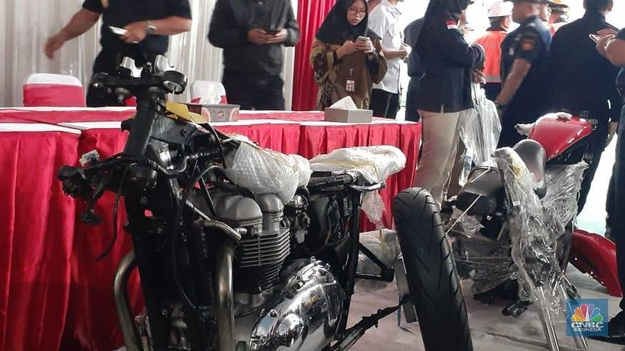 Direktorat Jenderal Bea dan Cukai (DJBC) Kementerian Keuangan kembali membongkar modus penyelundupan kendaraan mewah yang masuk ke Indonesia.