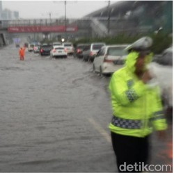 Banjir, tapi Mau Lewat Jakarta-Cikampek? Simak Informasi Ini