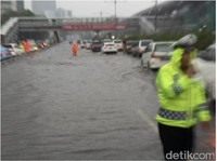 Banjir, tapi Mau Lewat Jakarta-Cikampek? Simak Informasi Ini