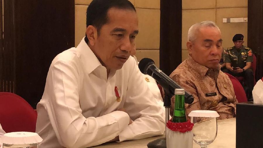 Presiden Joko Widodo (Jokowi) membeberkan alasannya menunjuk tiga figur internasional sebagai dewan pengarah soal pemindahan ibu kota baru.