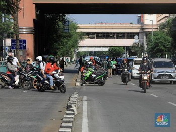 Tarif Ojol Jabodetabek Naik Rp 250/Km, Apa Kata Grab & Gojek?