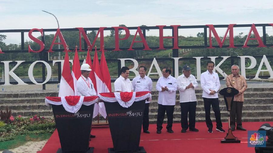 Presiden Joko Widodo (Jokowi) pada hari ini meresmikan Tempat Pemrosesan Akhir (TPA) alias 'bak sampah raksasa' di Manggar, Kota Balikpapan, Kalimantan Timur