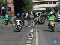 Ojol Dilarang Bawa Penumpang, Driver Minta Ini ke Grab-Gojek