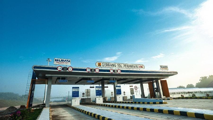PT Hutama Karya (Persero) telah membangun jalan tol trans Sumatera sepanjang 469,5 kilometer.