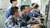 Jarak jelajahnya juga dilaporkan terbatas karena masih menggunakan mesin turbin uap, jika dibandingkan dengan kapal AS yang menggunakan reaktor nuklir. (STR/AFP)
