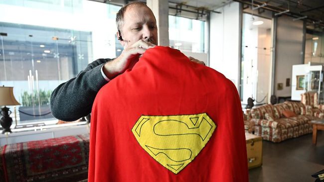 Cetak Rekor Lelang, Jubah Superman Laku Rp2,8 M