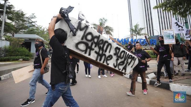 Sejumlah organisasi buruh migran berdemo di depan kantor Kemnaker, Jakarta, Rabu (18/12/2019).