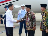 Gaya Jokowi Resmikan Terminal Baru Bandara Syamsudin Noor
