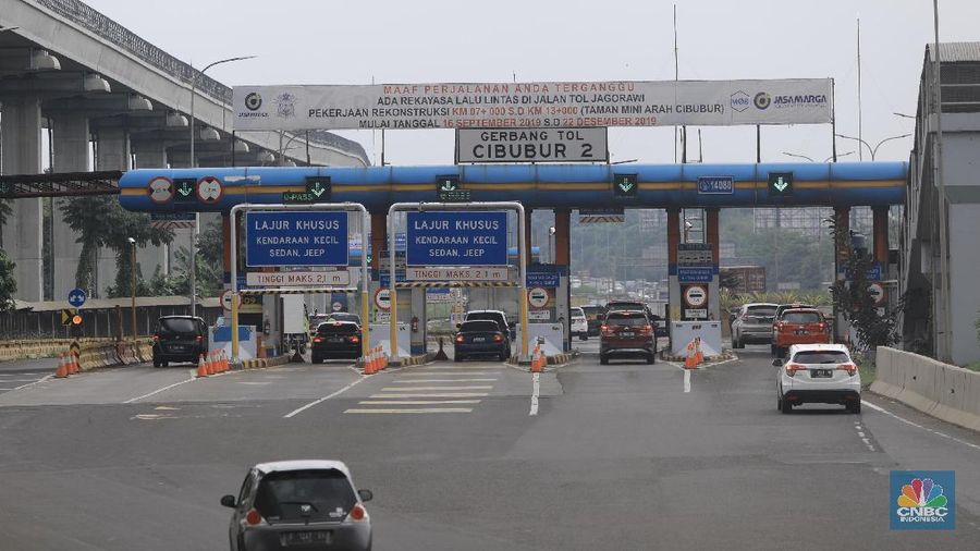 Jelang Libur Nataru, Tarif Tol Jagorawi Naik. (CNBC Indonesia/Andrean Kristianto)