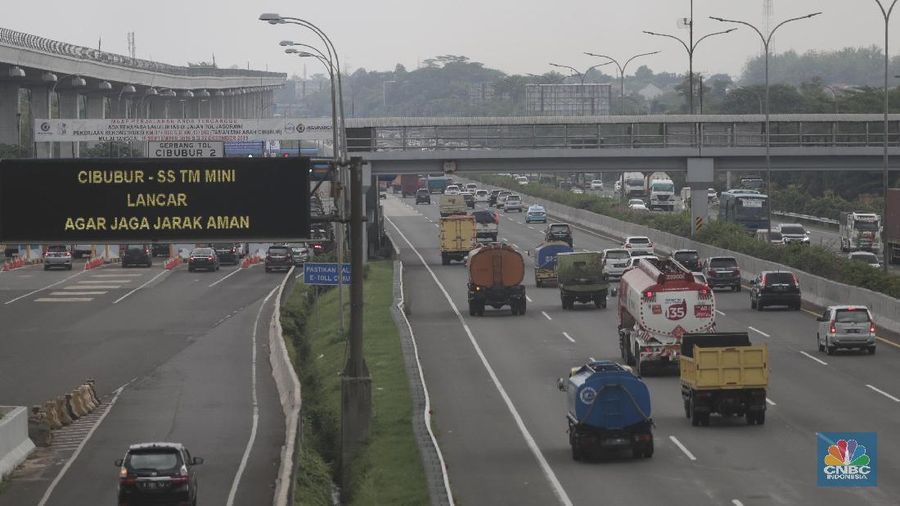 Jelang Libur Nataru, Tarif Tol Jagorawi Naik. (CNBC Indonesia/Andrean Kristianto)