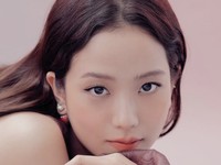 Jisoo BLACKPINK Duta Dior, Tampil Kece di Harper's Bazaar
