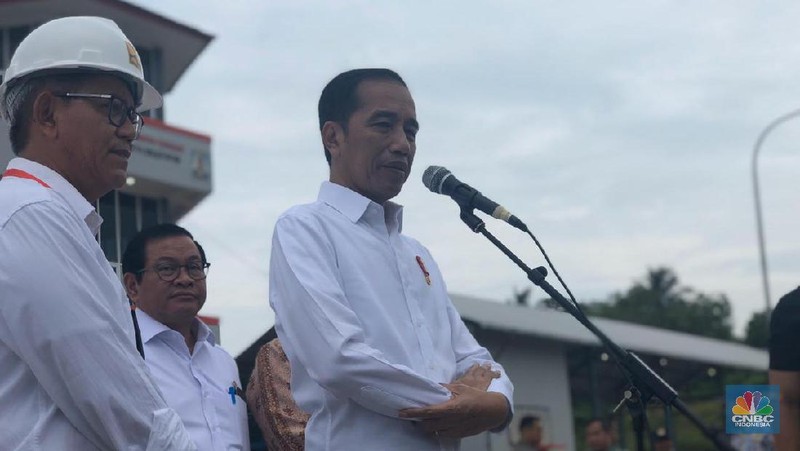 Presiden Joko Widodo (Jokowi) pada hari ini meresmikan Tempat Pemrosesan Akhir (TPA) alias 'bak sampah raksasa' di Manggar, Kota Balikpapan, Kalimantan Timur
