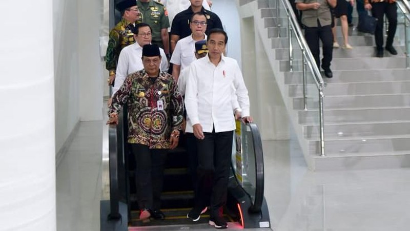 Presiden Republik Indonesia Joko Widodo meresmikan terminal baru Bandara Internasional Syamsudin Noor di Kalimantan Selatan, Rabu (18/12/2019) siang.