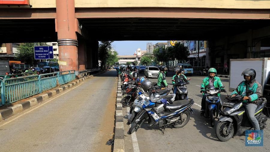 Kementerian Perhubungan telah mengatur tarif ojek online tetapi belum semuanya menerapkan tarif normal.