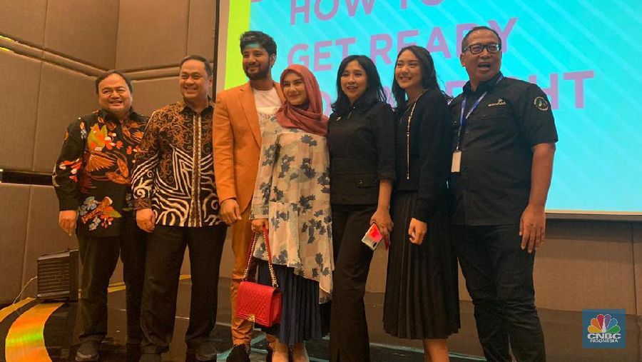 Founder Duta Bangsa, Anita Ratnasari Tanjung launching program Duta Bangsa dengan menggandeng ESQ, untuk menghasilkan SDM unggul berkualitas. 