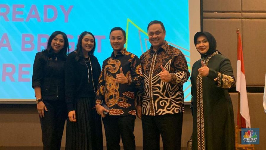 Founder Duta Bangsa, Anita Ratnasari Tanjung launching program Duta Bangsa dengan menggandeng ESQ, untuk menghasilkan SDM unggul berkualitas. 