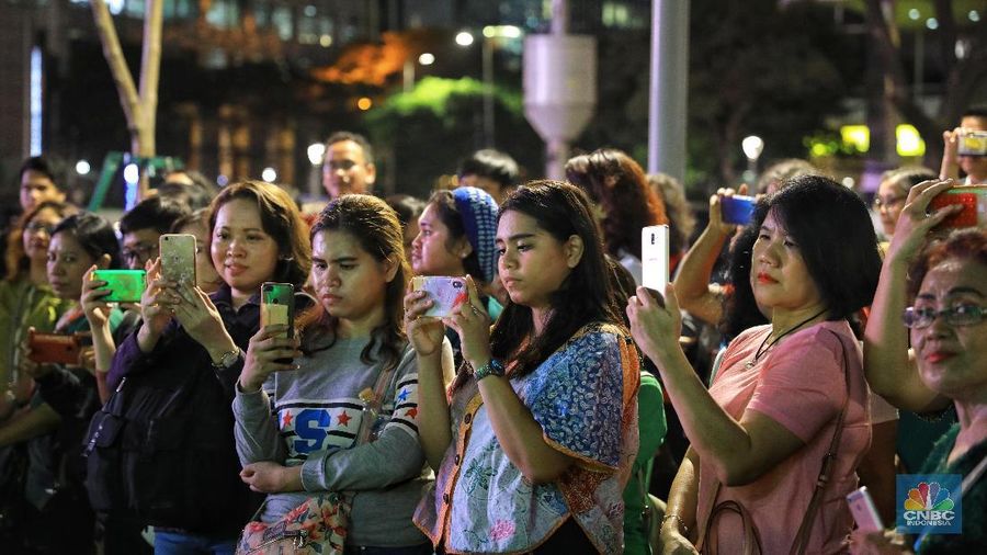 Pemprov DKI berkolaborasi dengan sejumlah pihak mengadakan Christmas Carol trotoar Sudirman-Thamrin.