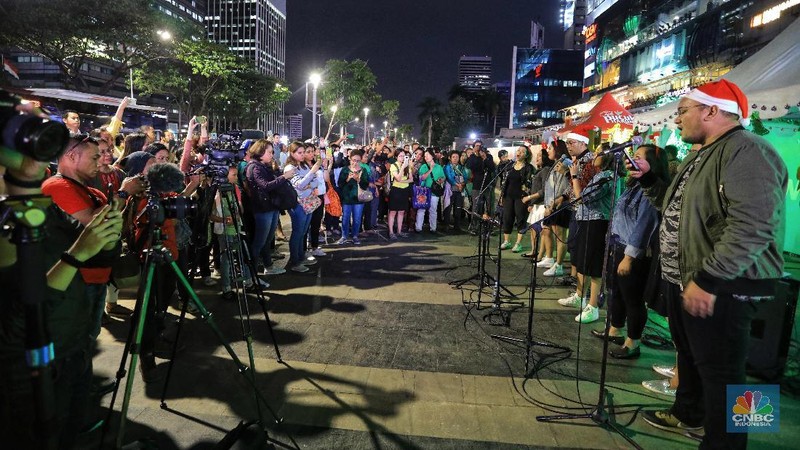 Pemprov DKI berkolaborasi dengan sejumlah pihak mengadakan Christmas Carol trotoar Sudirman-Thamrin.