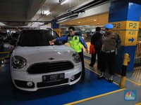 Duh! MINI Hingga Fortuner di Pacific Place Kemplang Pajak