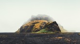 Pemandangan pantai berpasir hitam di Planet Lah’mu dalam 'Rogue One' mengambil lokasi syuting di Pulau Mýrdalssandur, Islandia. (Istockphoto/borchee)