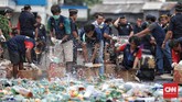 Dirjen Bea dan Cukai Heru Pambudi menyatakan kurun waktu 2017- 2019, Kanwil Bea Cukai Jakarta telah melakukan program terobosan dalam rangka pengamanan penerimaan negara melalui beberapa operasi di antaranya operasi macan kemayoran, operasi gempur, dan operasi rutin di bidang cukai. (CNN Indonesia/Bisma Septalisma)