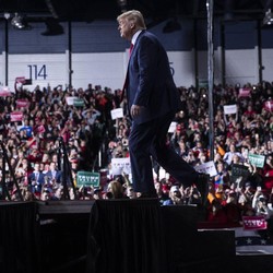 Sejuta Alasan Pasar Abaikan Kehebohan Pemakzulan Trump