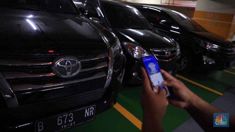 BPRD DKI Jakarta melakukan razia di basement parkiran mobil kawasan Pacific Place, Jakarta.