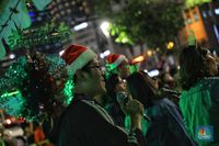 Serunya Christmas Carol di Trotoar DKI Jakarta - Foto 2