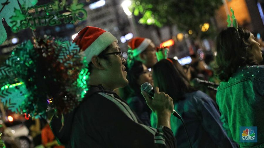 Pemprov DKI berkolaborasi dengan sejumlah pihak mengadakan Christmas Carol trotoar Sudirman-Thamrin.