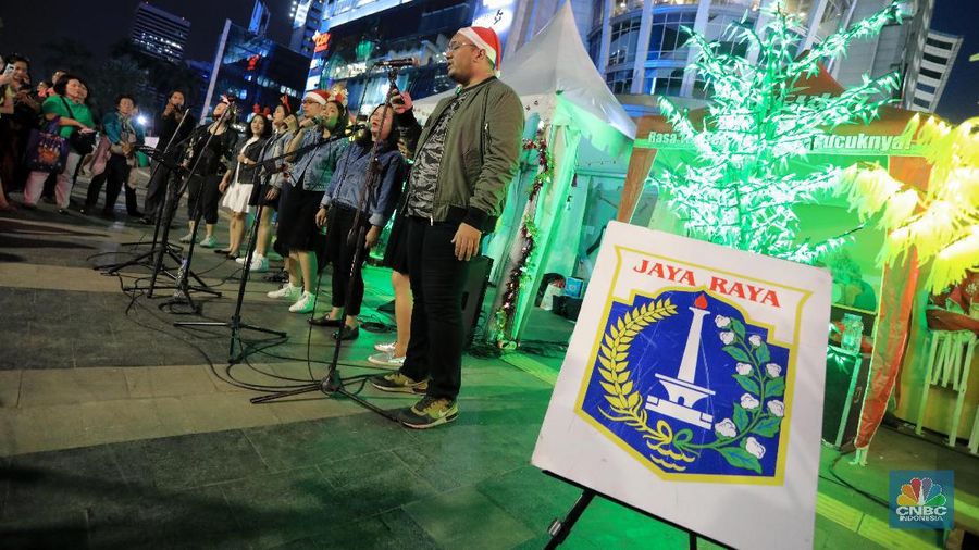 Pemprov DKI berkolaborasi dengan sejumlah pihak mengadakan Christmas Carol trotoar Sudirman-Thamrin.