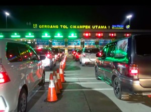 Video: Suasana Arus Balik di GT Tol Cikampek Utama Malam Ini