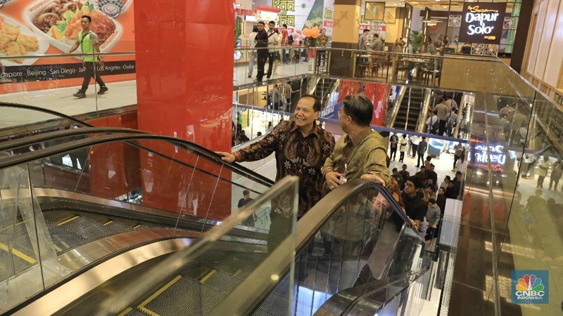 Transpark Mall Bintaro memiliki konsep tema Negeri Sakura, termasuk Harajuku.