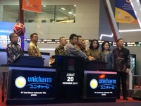 Debut Perdana, Saham Uni-Charm Naik 14%