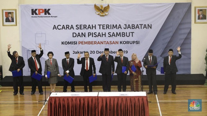 Firli Dkk Ngebut, Seminggu Ringkus 2 Mangsa Komisi Pemberantasan Korupsi (KPK) di bawah kepemimpinan Komisaris Jenderal Polisi Firli Bahuri langsung tancap gas pada awal 2020.