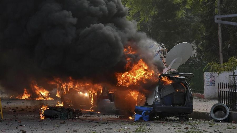 India sampai saat ini belum kondusif. Demonstrasi yang berujung bentrok dengan polisi terjadi di beberapa kota besar di India.
