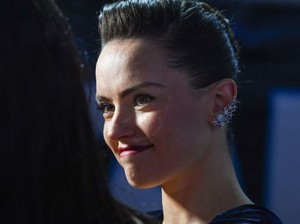 Bintang Star Wars Daisy Ridley Kena Penyakit Graves, Jadi Mudah Tersinggung