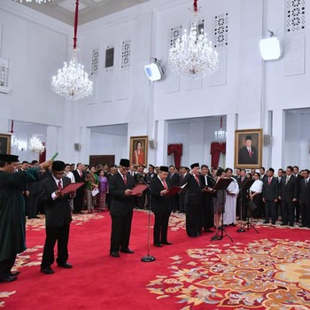 Momen Firli Cs Ucapkan Sumpah Jabatan Jadi Pimpinan KPK