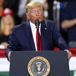 Trump Dendam Kesumat ke China dari 2011, Damai Dagang Jadi?