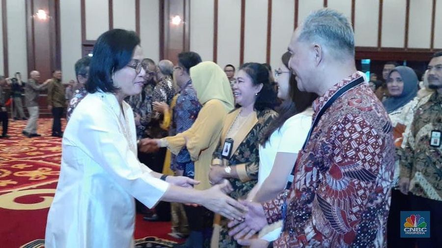 Bagi Sri Mulyani Indrawati, ada hal yang lebih sulit ketimbang mengurus keuangan negara.