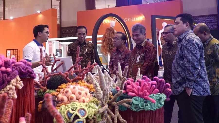 Eceng Gondok adalah jenis tanaman air yang tumbuh mengapung dan kerap dianggap tak bermanfaat.