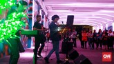 Selain “Christmas Carol”, ada pula “Christmas Tree” atau pohon Natal yang bisa disaksikan warga di Thamrin 10 dan Lapangan Banteng selama 18-31 Desember 2019. (CNN Indonesia/Andry Novelino)