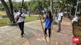 Dengan luas 22,3 hektare, RTH Utan Kemayoran memberikan keleluasan bagi pengunjung untuk beraktivitas. Mulai dari sekadar berjalan-jalan, berlari, hingga bermain.