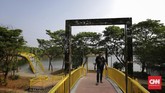 Dalam RTH Utan Kemayoran terdapat beberapa jenis flora dan fauna serta fasilitas untuk menunjang wisata alam. Namun tak ada biaya yang dipungut kepada pengunjung yang mendatangi RTH Utan Kemayoran.