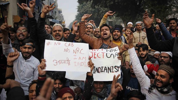 Protes Hukum Kewarganegaraan India. (Foto AP / Altaf Qadri)