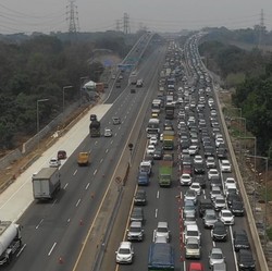 Senin Mulai Perbaikan Tol Jakarta-Cikampek, Awas Macet!