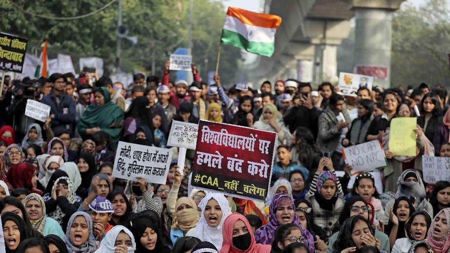 Untuk diketahui sebagian besar dari 1,3 miliar orang India beragama Hindu, dan sekitar 14% nya adalah Muslim.